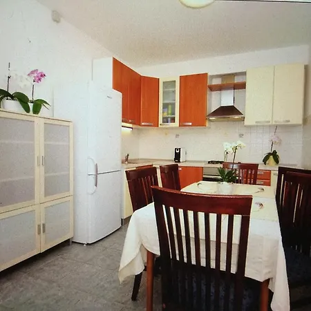 Shanna Apartment